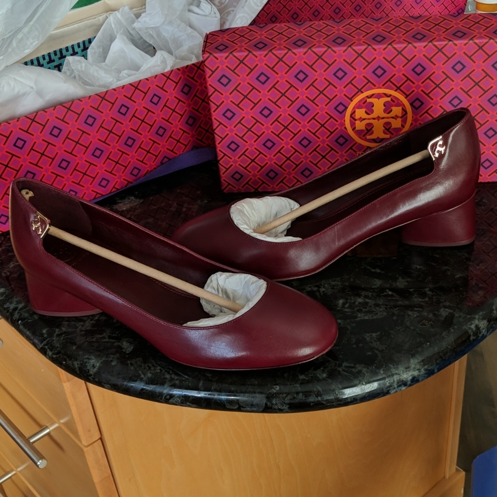 Tory Burch Elizabeth 40MM Round Toe Pump